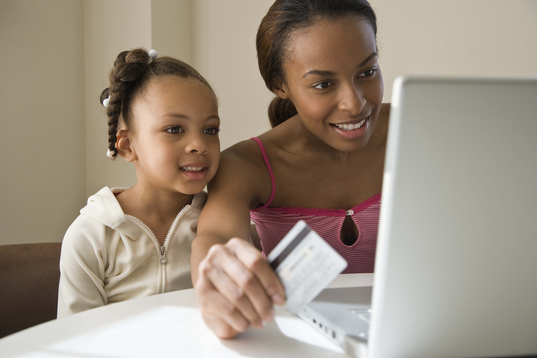 child credit card mom GettyImages-86513209