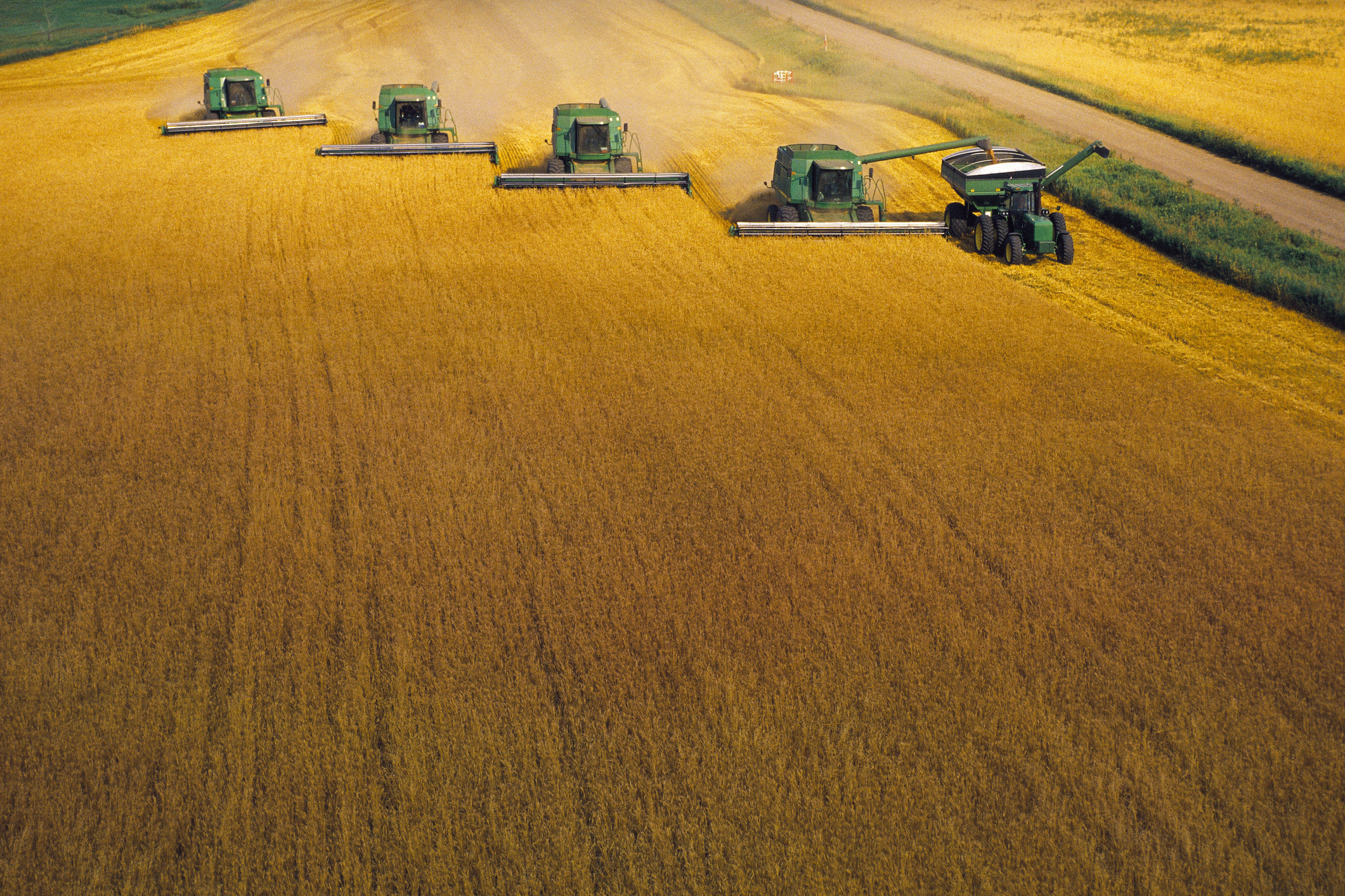 Комбайны росагролизинг. Какие машины работают на полях 4 класс. Какие машины работают на полях 4 класс. Современное сельское хозяйство. Какие машины работают на полях 4 класс.
