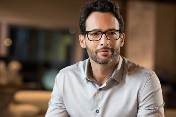 Man in his 30s, looking confident