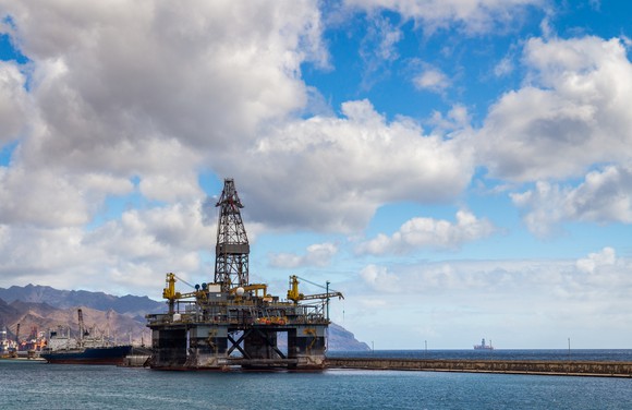 Offshore oil rig leaving dock