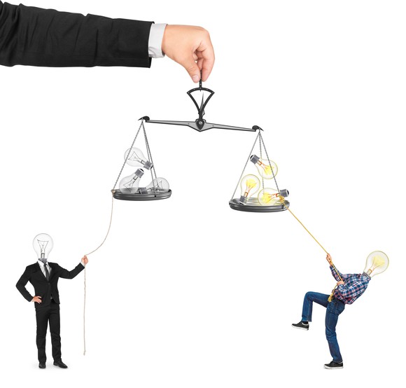 Two people with light bulbs for heads pulling on two sides of a balance scale.