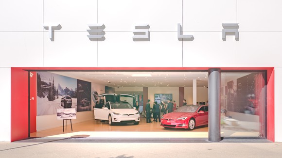 Tesla store with Model S and Model X displayed