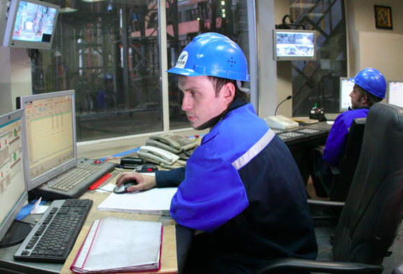 An image of Mechel OAO employee.