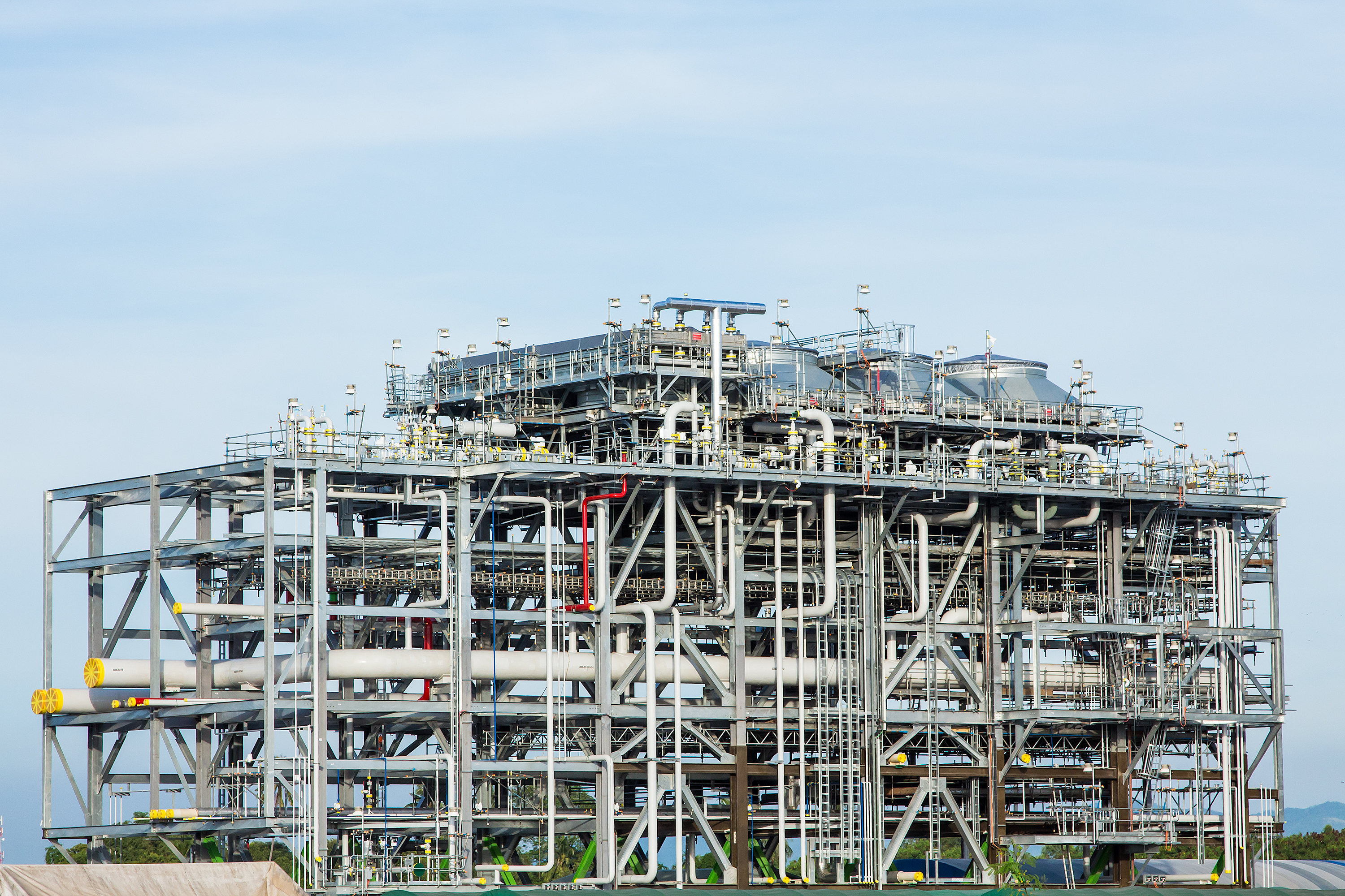 Liquified natural gas refinery