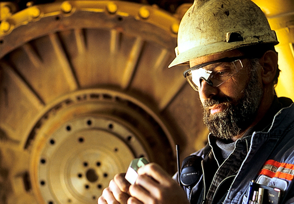 An image of a Barrick Gold employee.