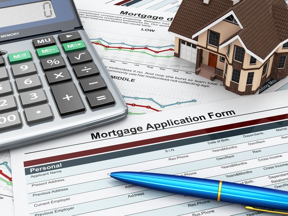 Mortgage application with calculator and model house