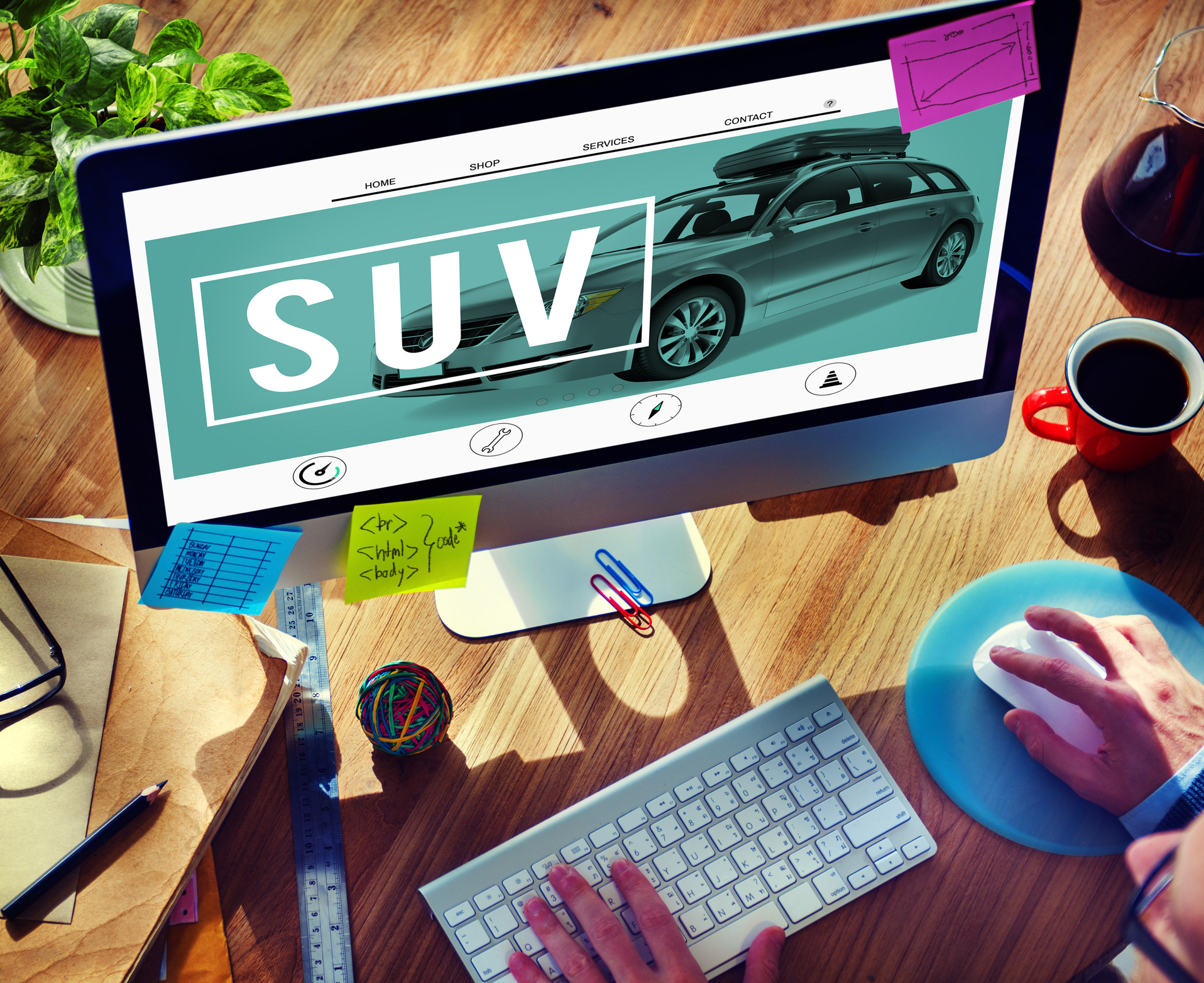 A consumer using a desktop computer to search for an SUV.