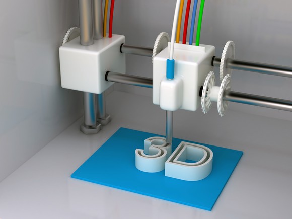 3D printing a 3 and a D.
