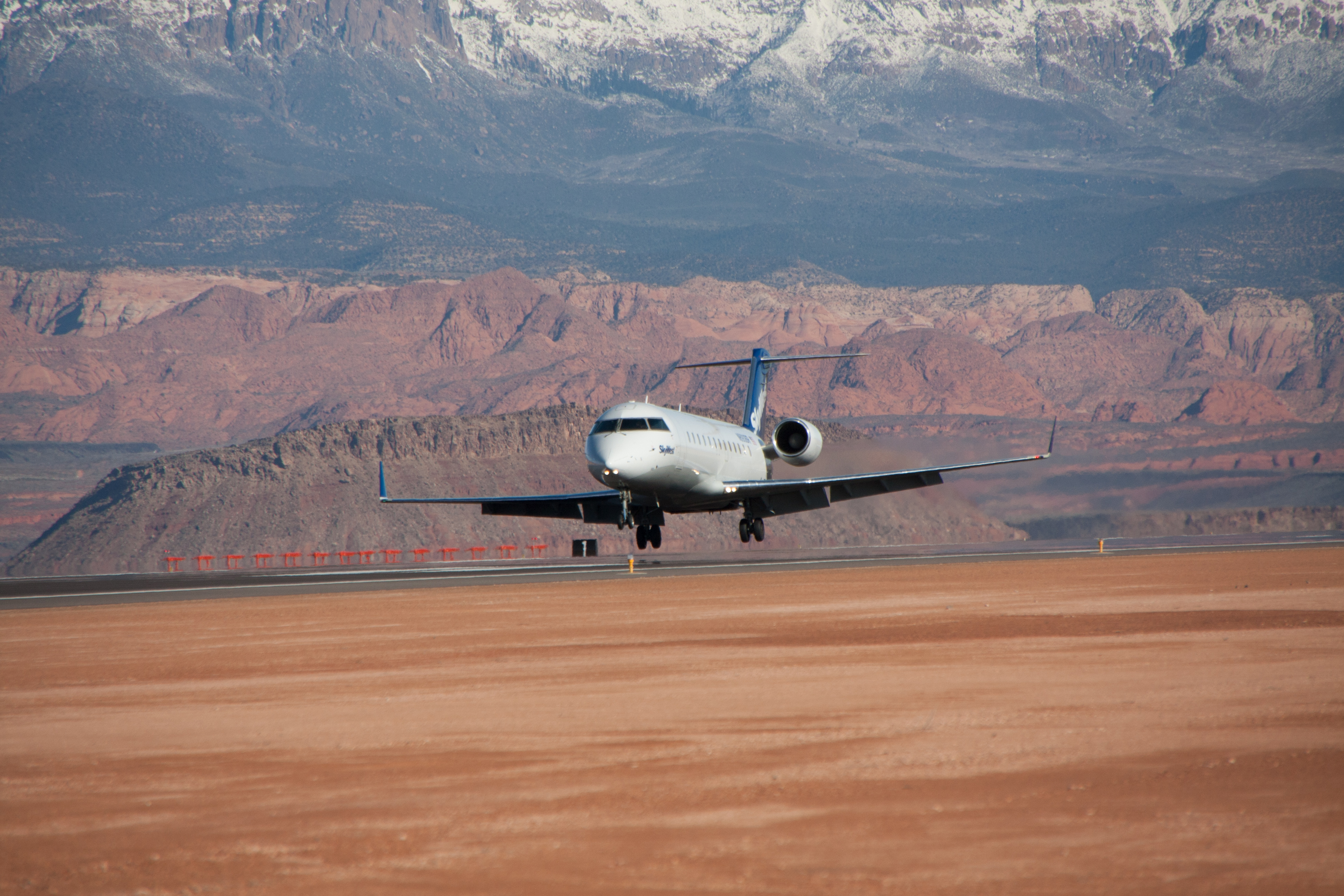 SKYW plane
