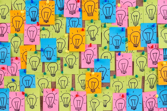 Post-It Notes with pictures of light bulbs drawn on them.