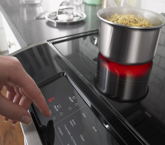 An electric cooktop range