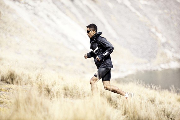 Mexican runner Juan Luis Barrios wearing Garmin wearable technology