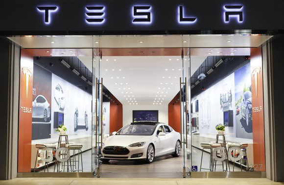 Tesla's 3rd Street storefront in Santa Monica, California.