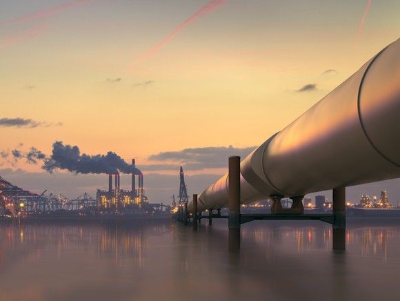 Pipeline headed into refinery