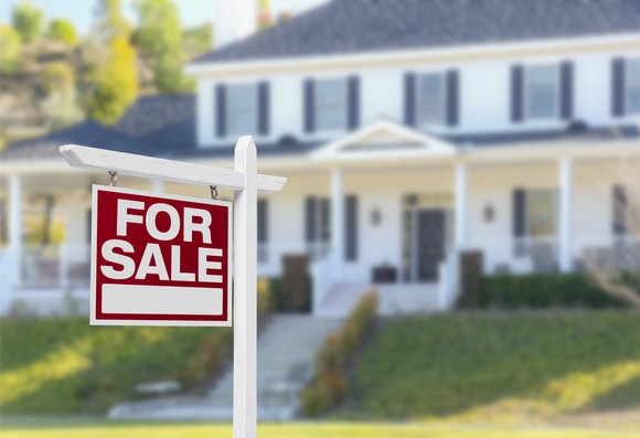 A house with a "for sale"sign