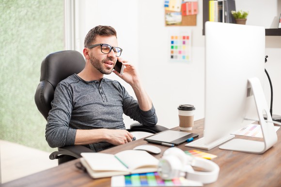 Independent contractor answering a call