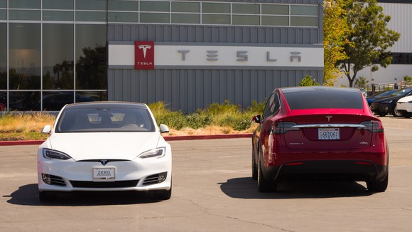 Tesla Model S (left) and Model X (right).