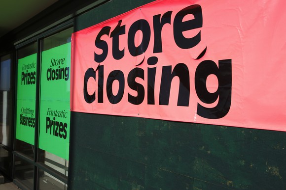 A store closing sign