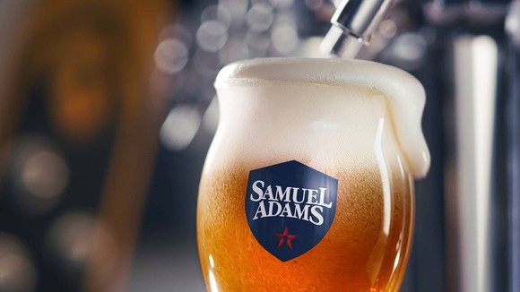 Samuel Adams Boston Lager poured on tap
