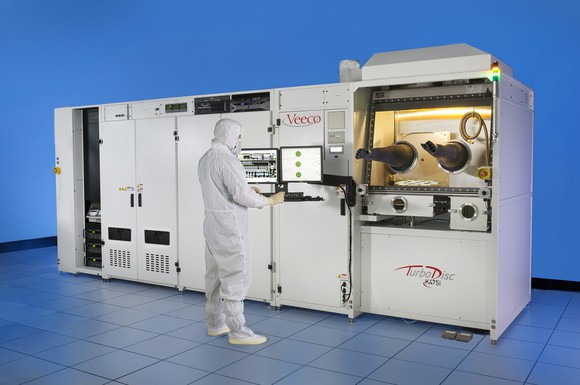 A person using Veeco's K475i system.
