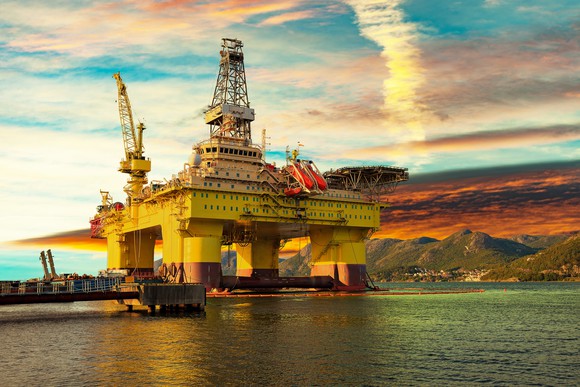 Semisubmersible rig in dockyard