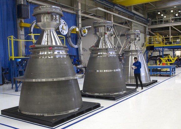 3 BE-4 rocket engines