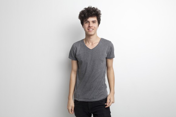 Young male in gray t-shirt with big hair