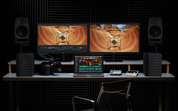 Redesigned Macbook Pro powering external monitors