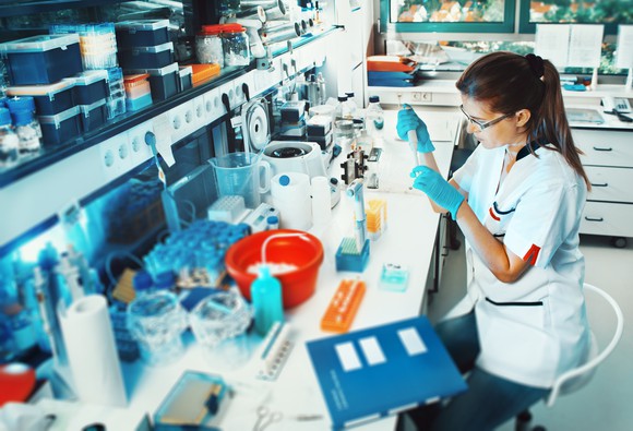 A woman working on the bench in a biotech lab.