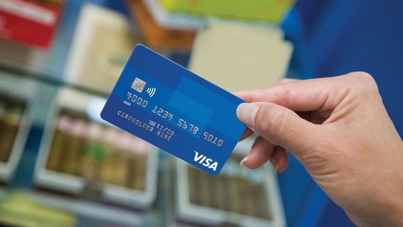 Paying with Visa plastic