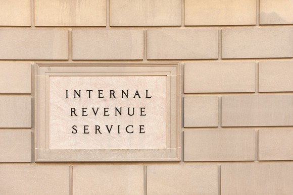 Block wall with Internal Revenue Service carved into it.