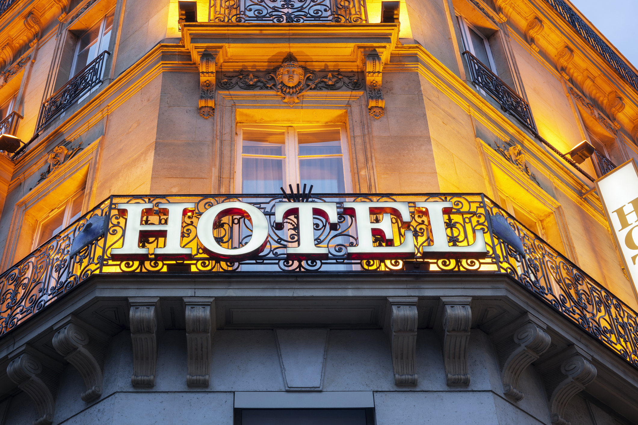 A sign on a building that says Hotel