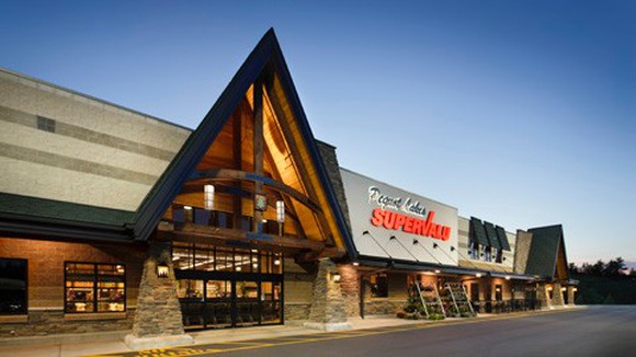 The entrance of a Supervalu supermarket