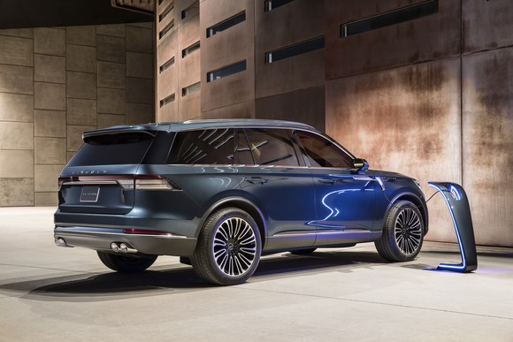 A Lincoln Aviator plug-in hybrid, recharging.