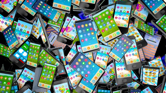 a haphazard pile of dozens of smartphones