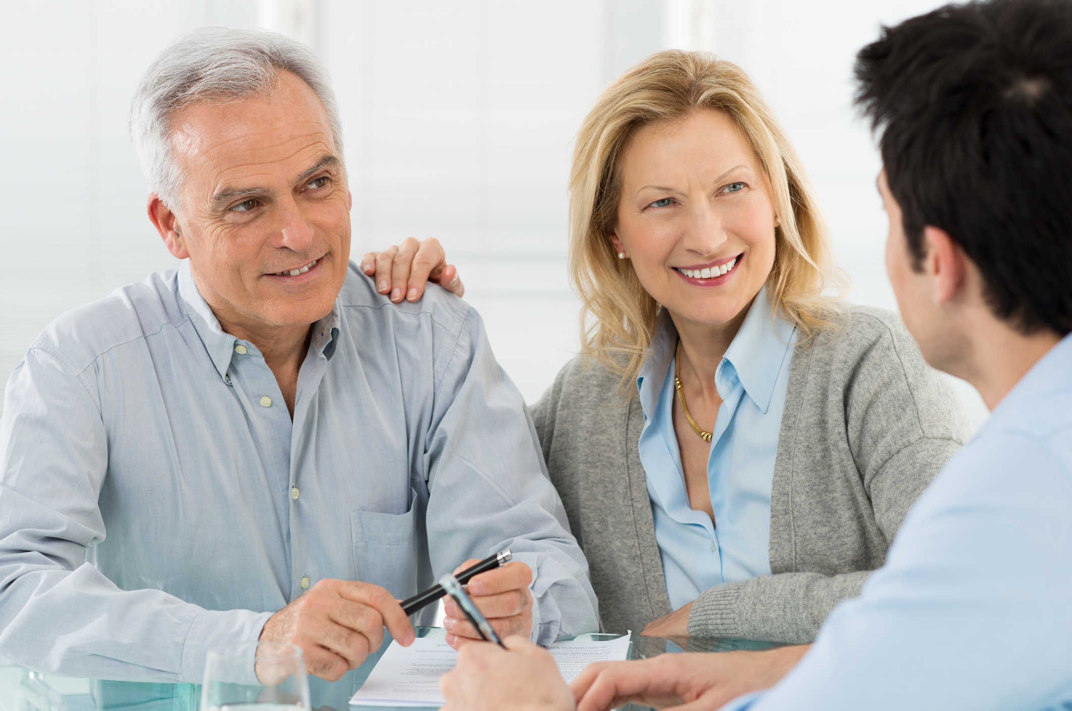 17_06_27 Senior couple talking to financial planner_GettyImages-482676561