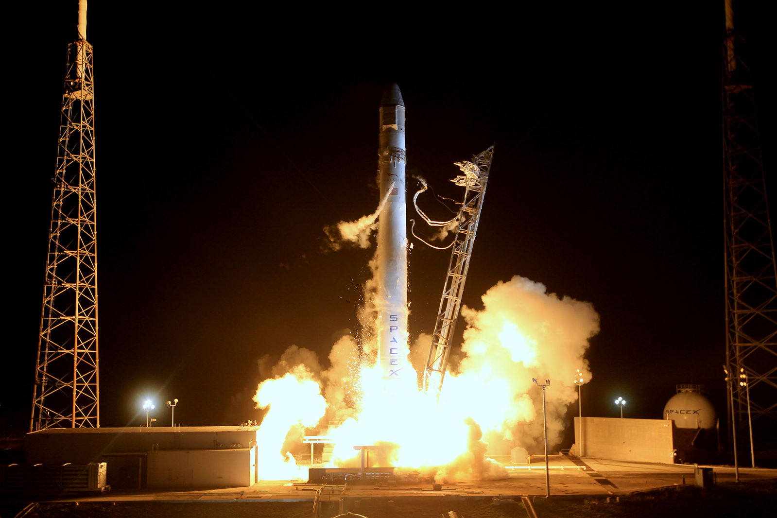 First official Falcon 9 and Dragon launch to the Space Station
