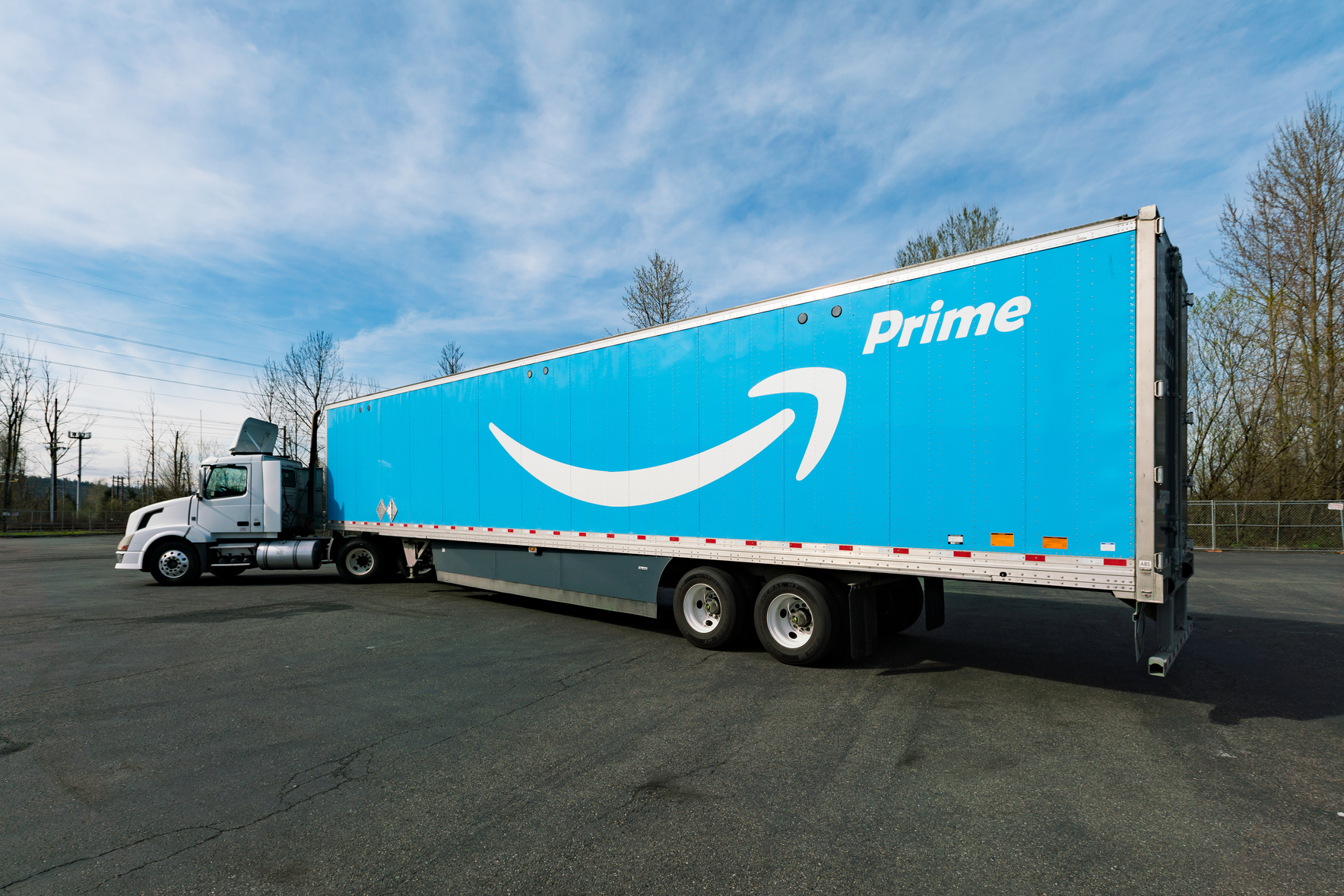 A semitrailer painted with Amazon's Prime logo.