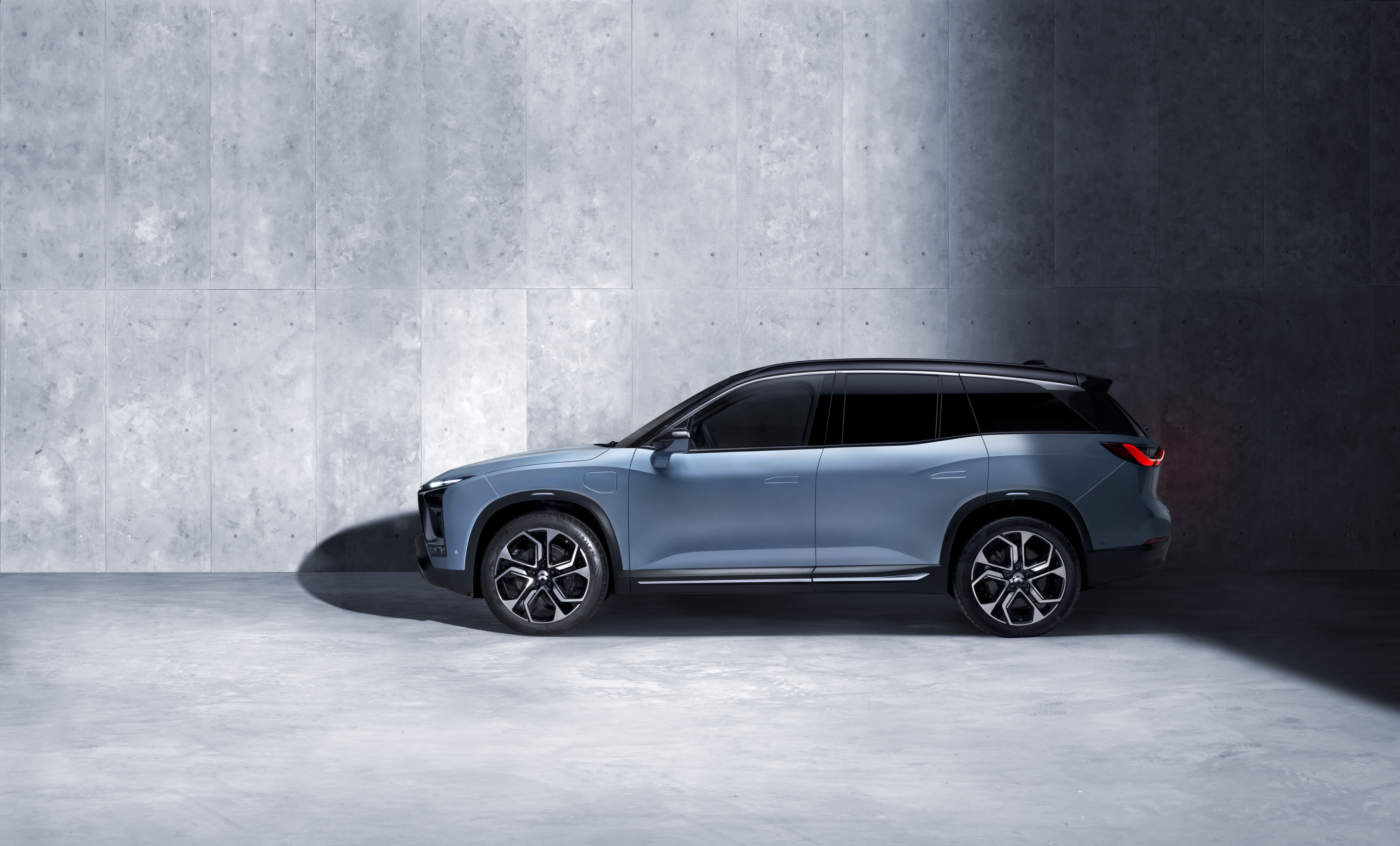 Side view of NIO's ES8 electric vehicle SUV