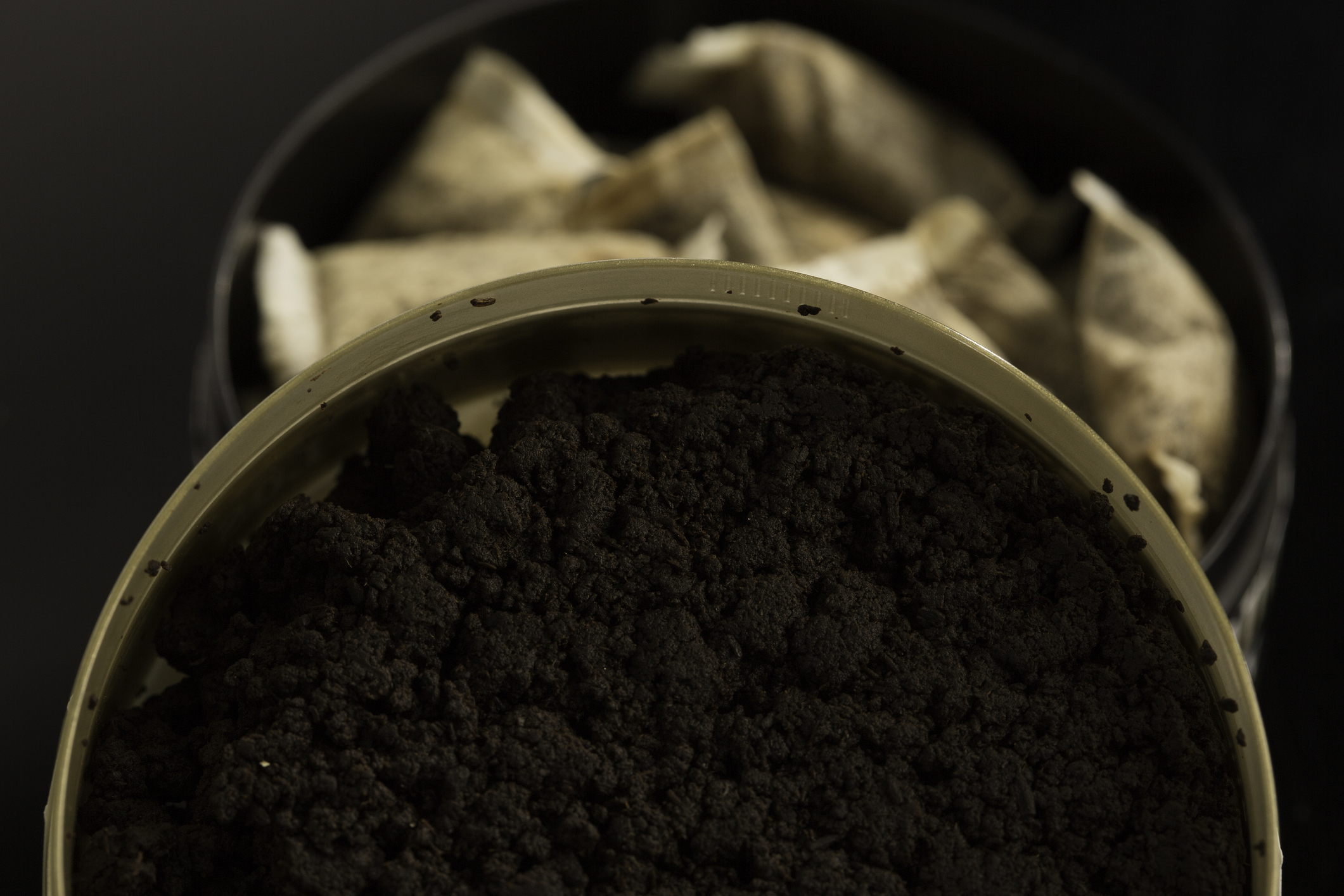 Loose moist snuff and portioned packages