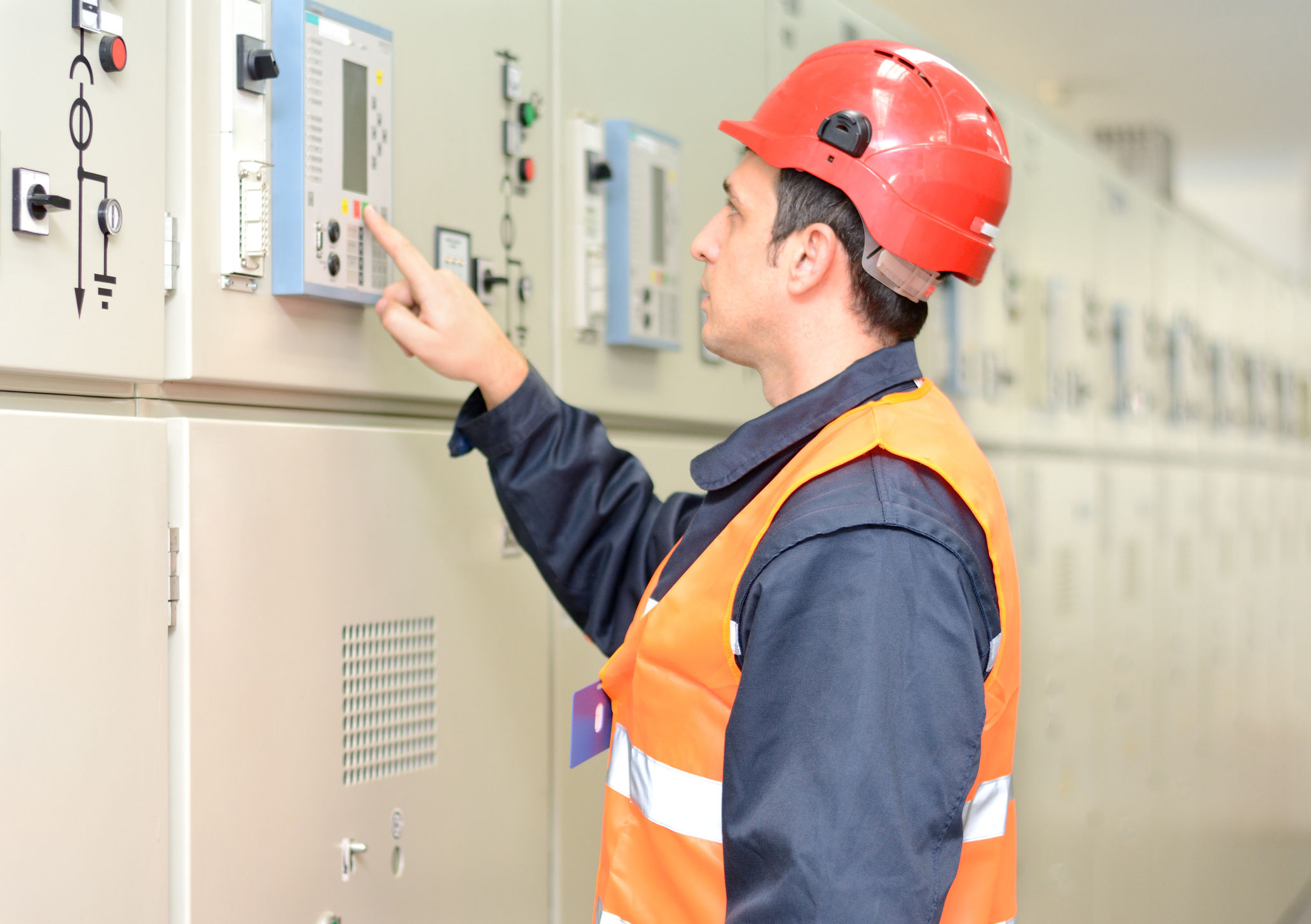 18_09_20 A man checking on electric industrial equipment_GettyImages-661841412