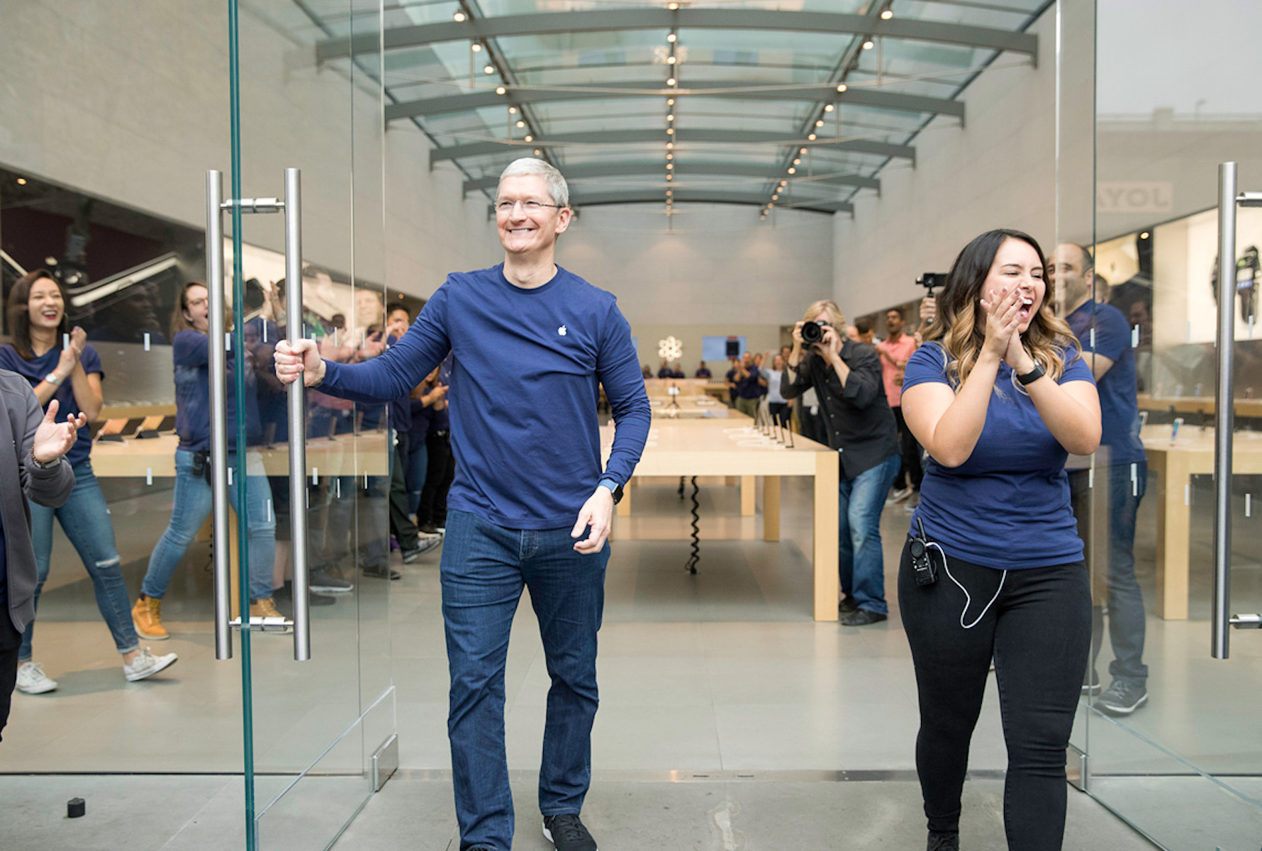 Apple CEO Tim Cook opens the doors of an Apple store on launch day 2016.