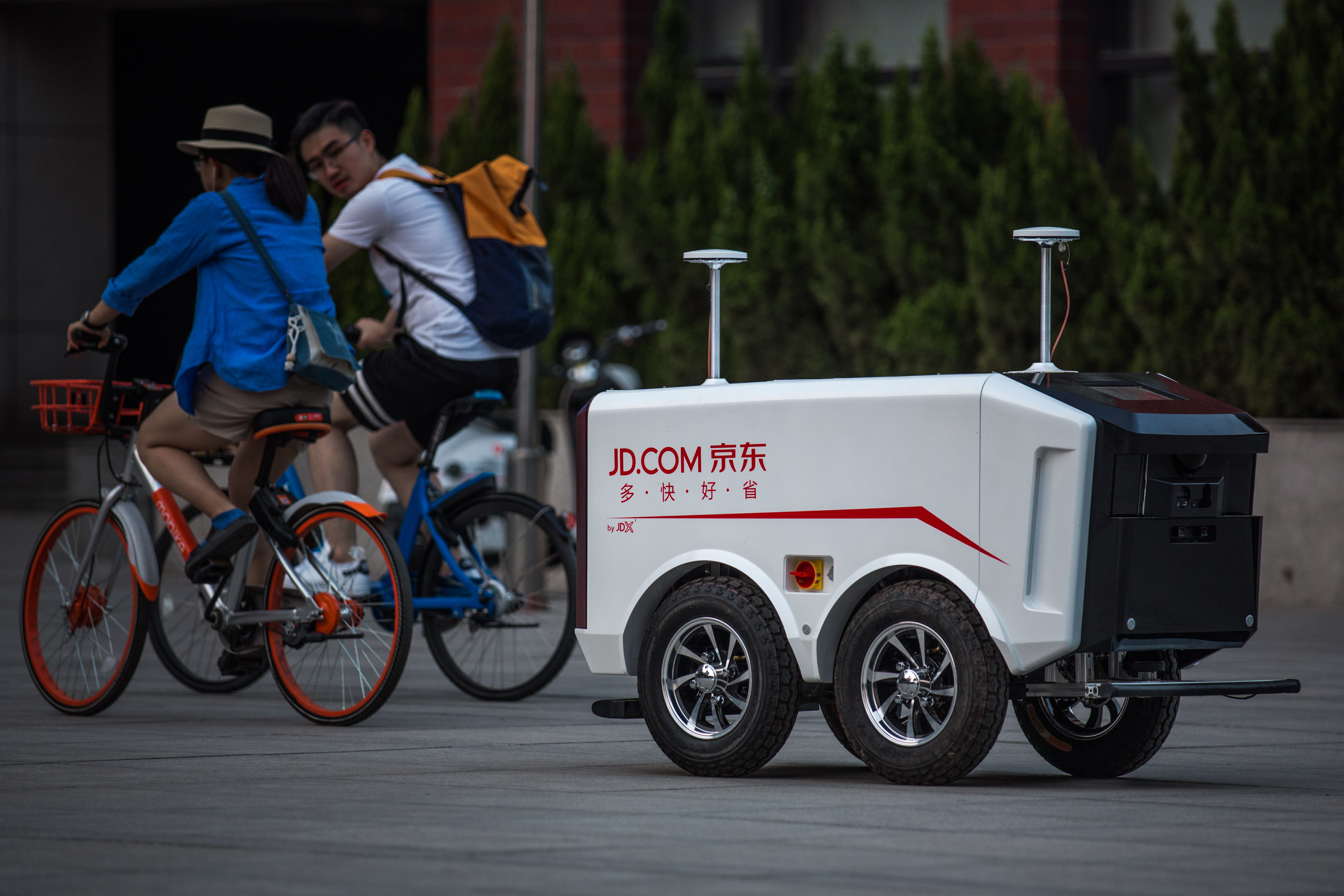 JD-autonomous-delivery-robots-2