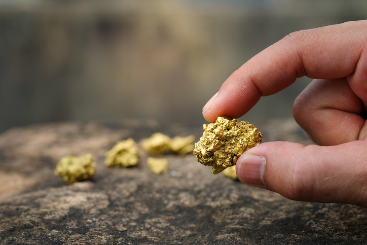 307 gold nugget in fingers