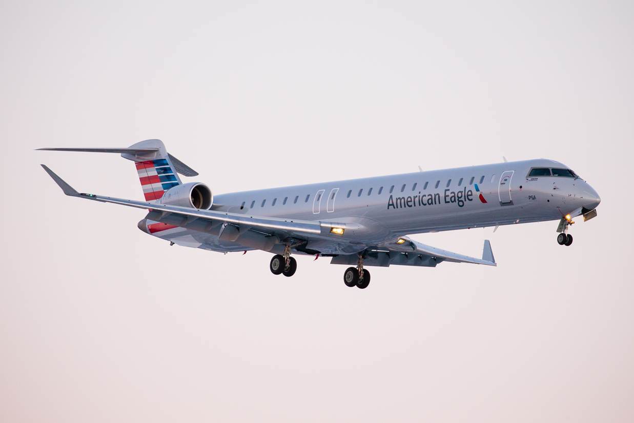 An American Eagle regional jet