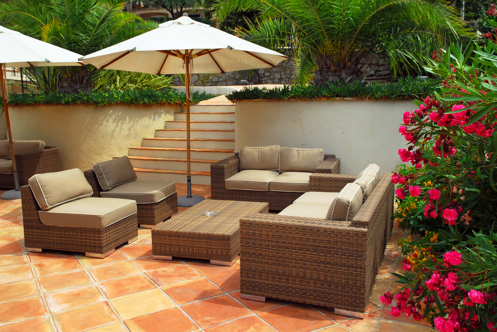 A leafy, semi-tropical hotel courtyard.