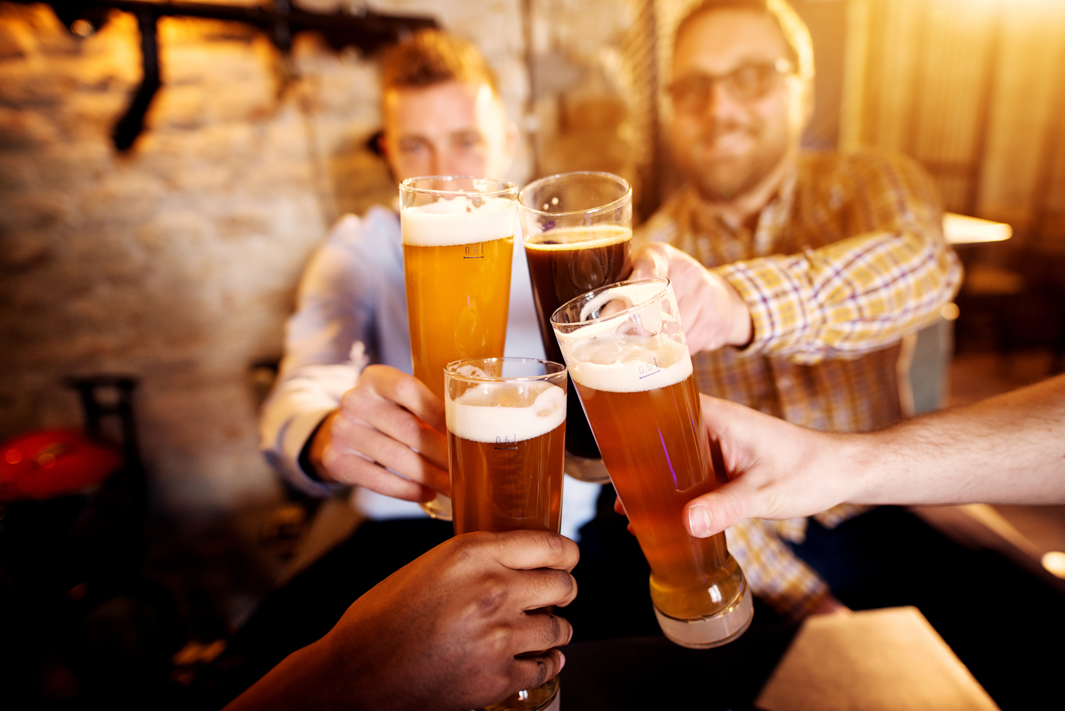 Friends drinking beer at a bar.