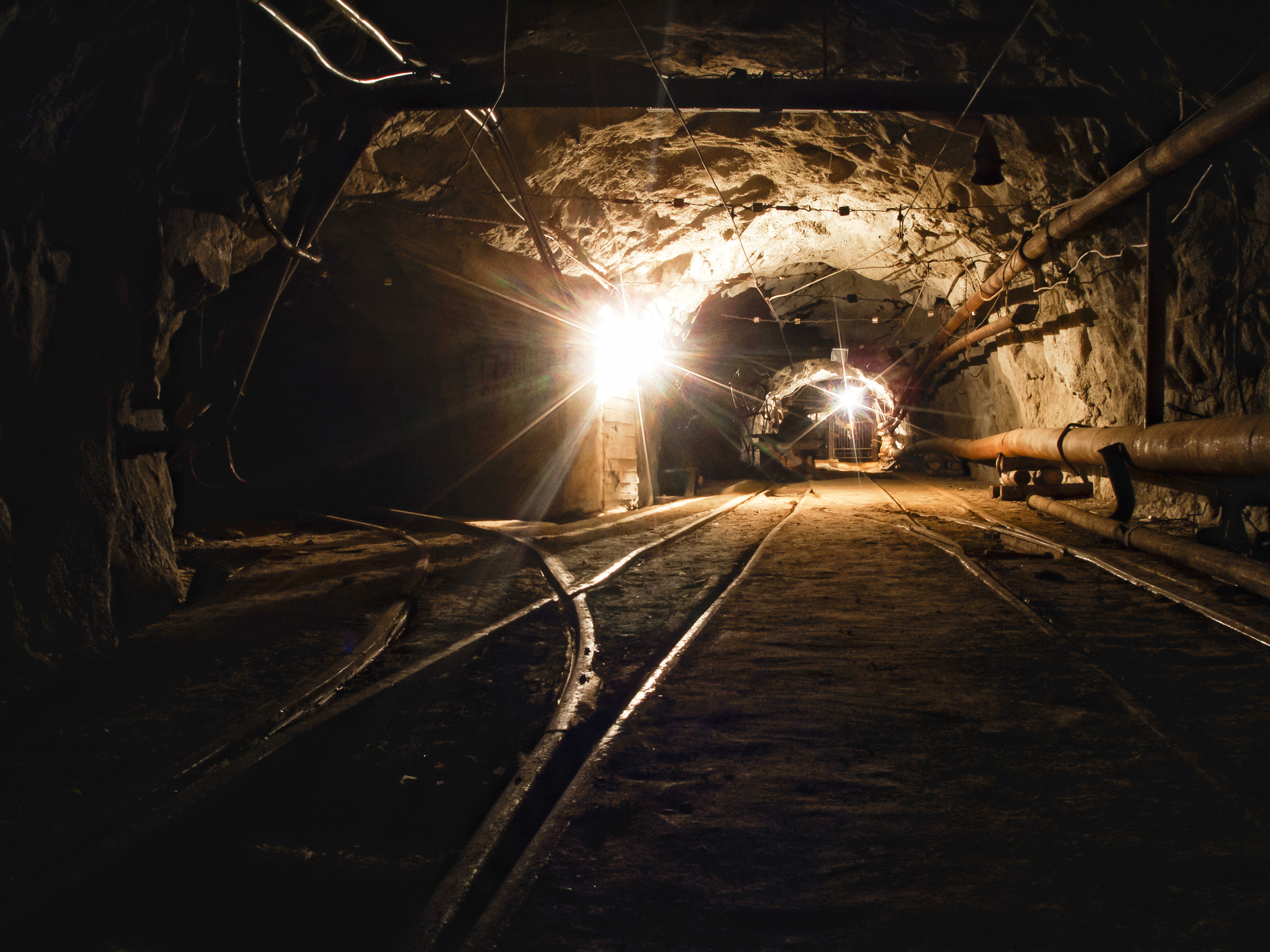 18_06_26 A mine with lights in the background_GettyImages-650144960