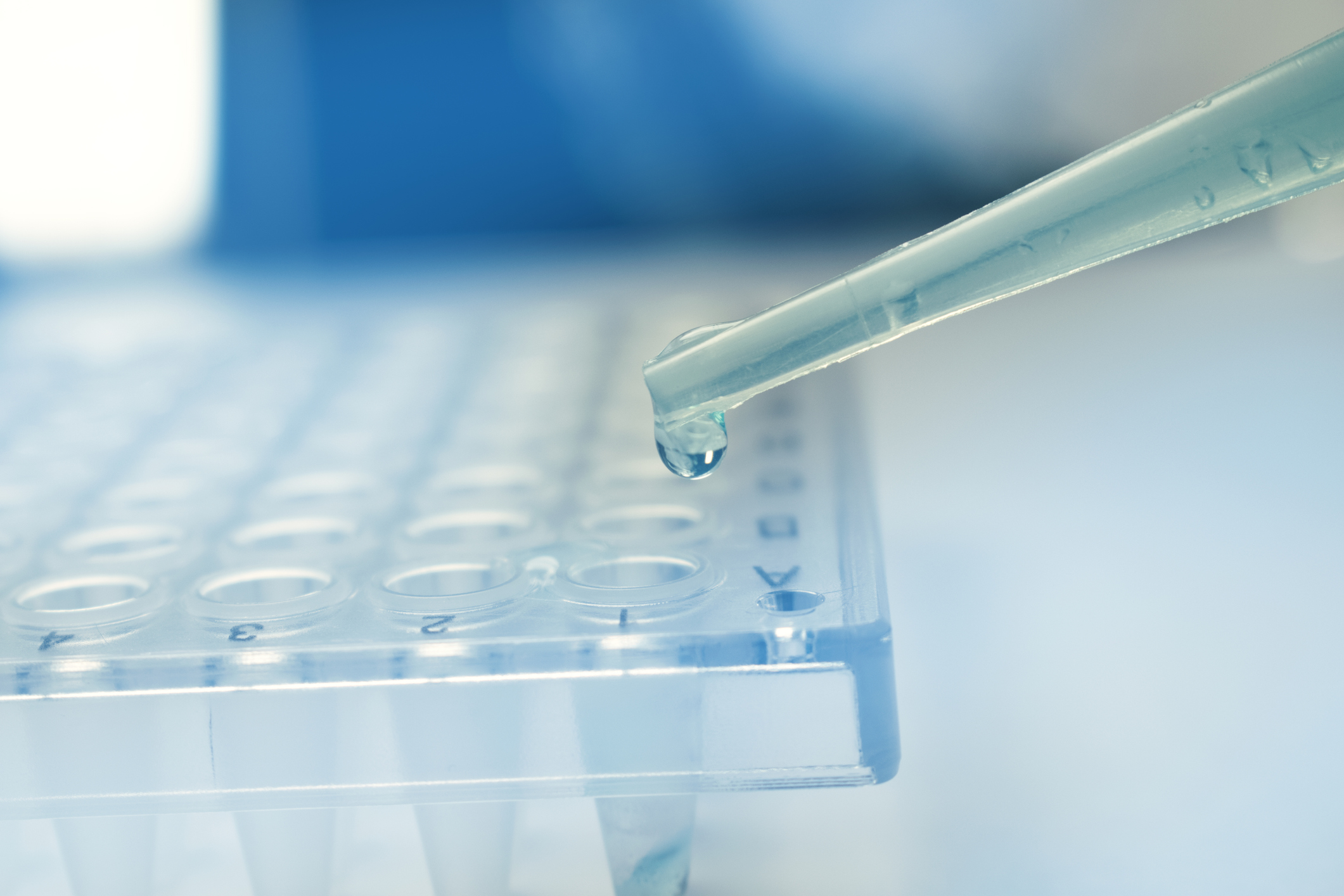 A pipette and tray.