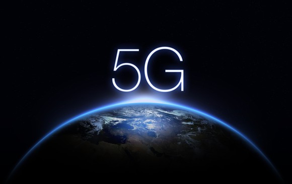 5G text over earth.